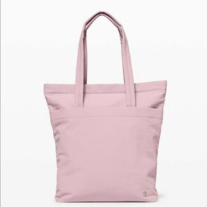 Lululemon On My Level Tote 12L - in blush
